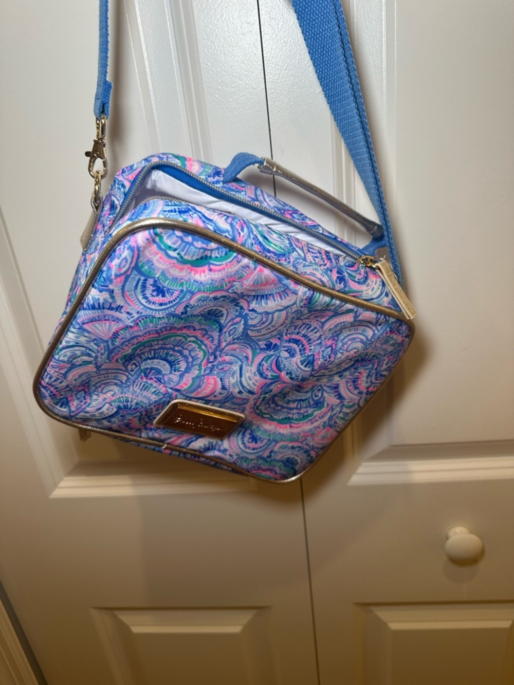Lilly Pulitzer Pink & Blue Scallop-Print Crossbody Lunch Bag with Silver Trim - Picture 6 of 6